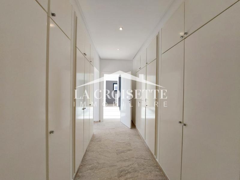 Villa S+3 avec piscine à Gammarth